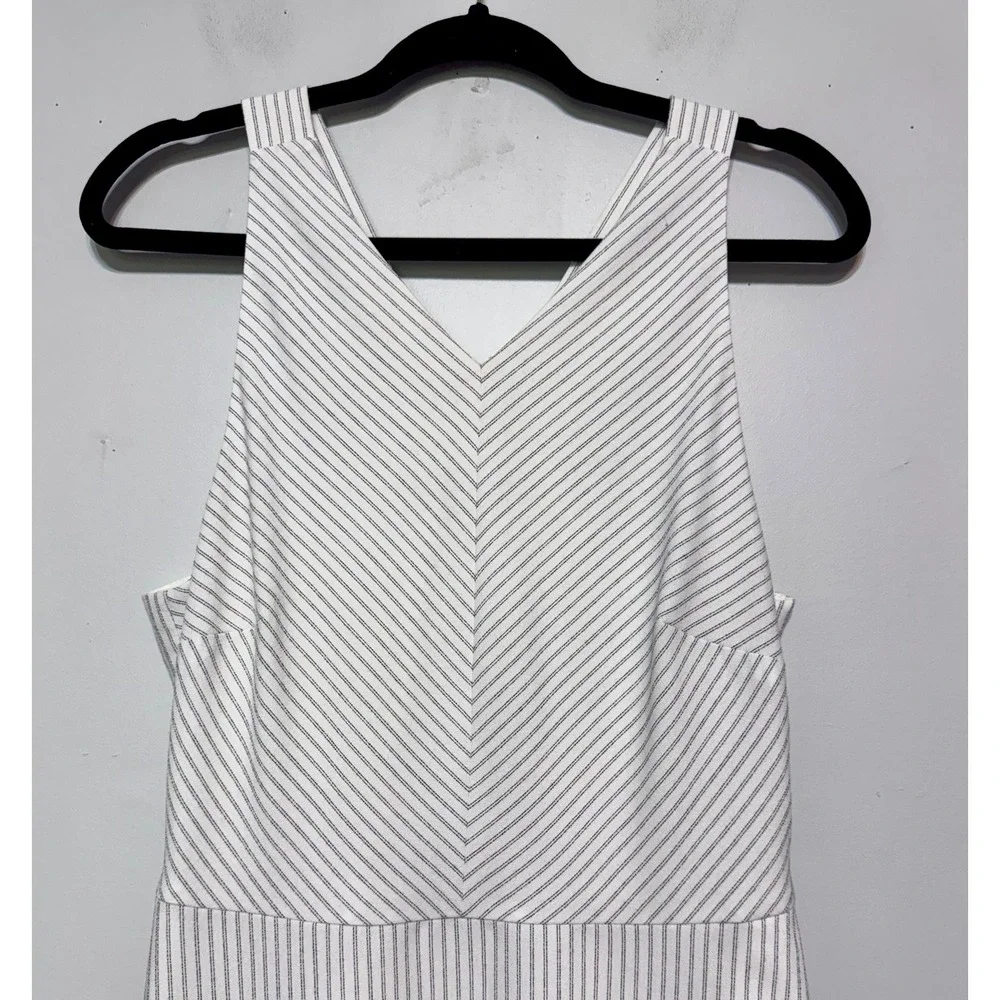 Timeless Minimalist Striped Midi Dress Size 10 Coastal Grandmother Clean Girl - Picture 2 of 7